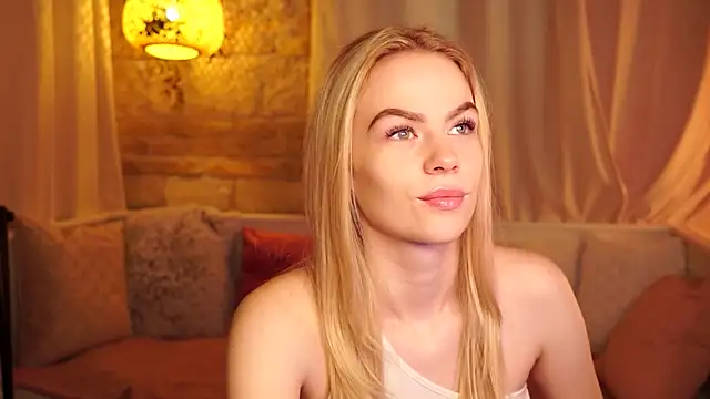 Snapshot of sn0w_barbie chatting on October 15, 2025, 8:36 am sn0w barbie online show from October 15, 2025, 8:36 am