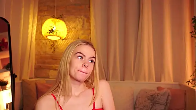 Snapshot of sn0w_barbie chatting on October 21, 2025, 8:37 am sn0w barbie online show from October 21, 2025, 8:37 am