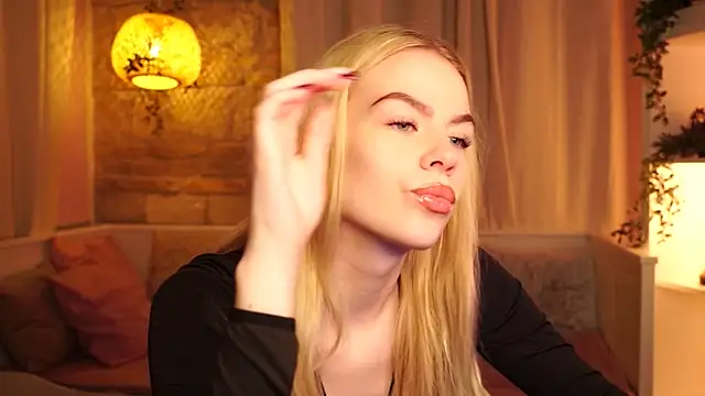 Snapshot of sn0w_barbie chatting on October 27, 2025, 9:35 am sn0w barbie online show from October 27, 2025, 9:35 am