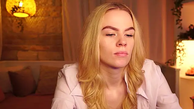 Snapshot of sn0w_barbie chatting on November 4, 2025, 9:41 am sn0w barbie online show from November 4, 2025, 9:41 am