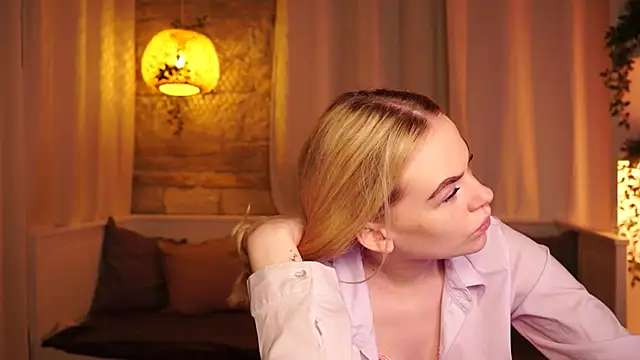 Snapshot of sn0w_barbie chatting on November 10, 2025, 9:30 am sn0w barbie online show from November 10, 2025, 9:30 am