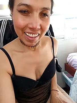 KimPielCanela online show from January 7, 2026, 9:28 pm