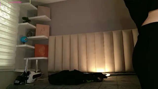 Megan mooree  online show from February 10, 2026, 12:53 pm