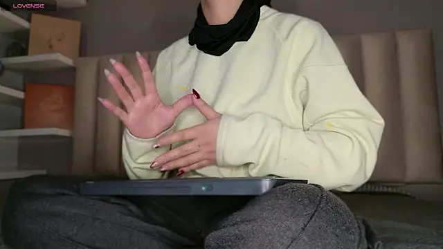 Megan mooree  online show from April 10, 2026, 12:32 pm