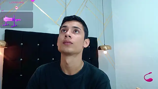 Snapshot of Oliver_king_sex chatting on February 6, 2025, 6:46 pm Oliver king sex online show from February 6, 2025, 6:46 pm