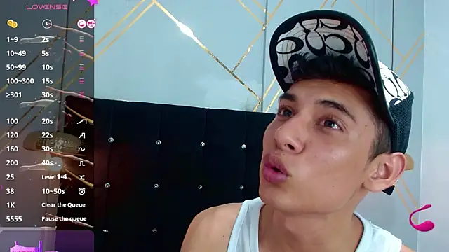 Snapshot of Oliver_king_sex chatting on February 28, 2025, 11:23 pm Oliver king sex online show from February 28, 2025, 11:23 pm