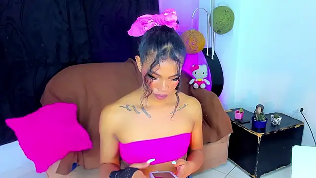 Snapshot of bloom444 chatting on October 25, 2025, 4:20 am bloom444 online show from October 25, 2025, 4:20 am