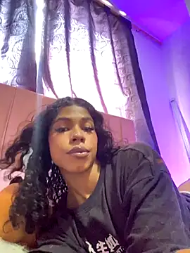 Snapshot of bloom444 chatting on November 4, 2025, 3:44 pm bloom444 online show from November 4, 2025, 3:44 pm