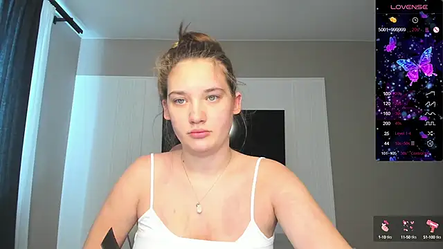 Snapshot of Holly_Molii chatting on September 12, 2025, 3:06 am Holly Molii online show from September 12, 2025, 3:06 am