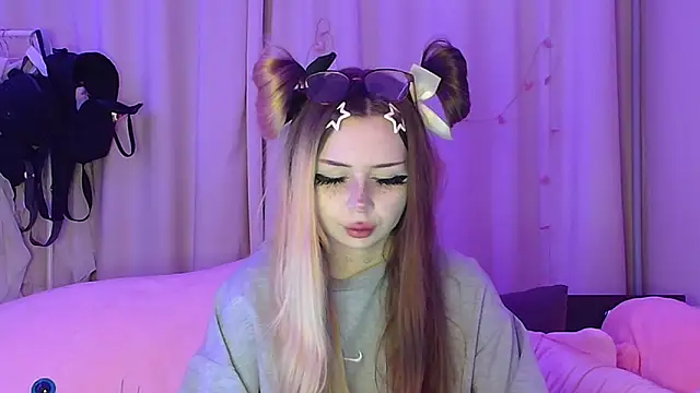 Snapshot of suemeow chatting on February 14, 2026, 8:27 pm suemeow online show from February 14, 2026, 8:27 pm