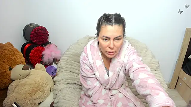 kilenyapatrice online show from February 6, 2026, 1:47 pm