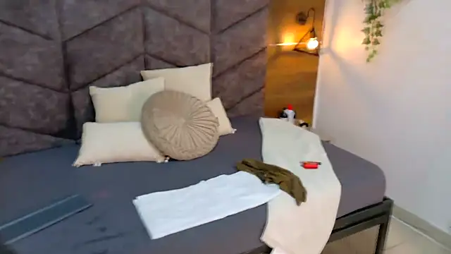 JaylaScott   online show from November 3, 2025, 11:55 am