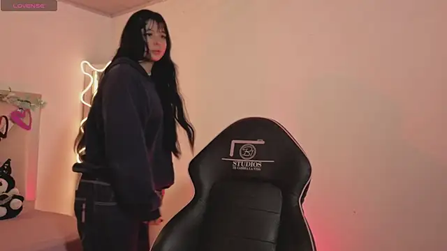 hina tay online show from December 18, 2025, 3:01 am