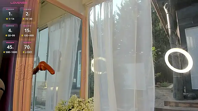 Mia  Milan online show from November 22, 2025, 10:03 am