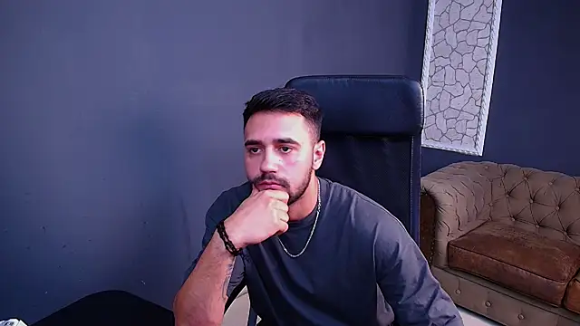 Snapshot of AxelWaylon chatting on October 3, 2025, 12:02 pm AxelWaylon online show from October 3, 2025, 12:02 pm