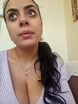 Snapshot of ElyzaIbarra chatting on February 13, 2025, 5:58 am ElyzaIbarra online show from February 13, 2025, 5:58 am