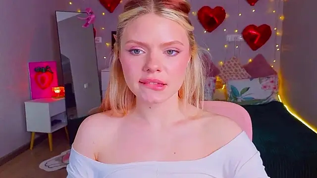 Red  Candy online show from March 13, 2026, 3:18 pm