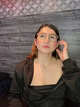 Snapshot of kamel-ayesha chatting on December 18, 2024, 11:56 am kamel-ayesha online show from December 18, 2024, 11:56 am