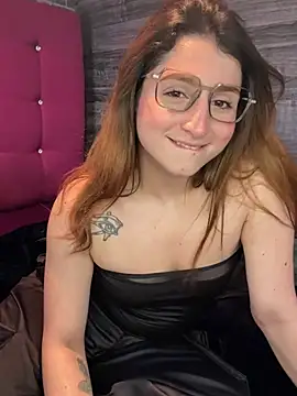 Snapshot of kamel-ayesha chatting on January 2, 2025, 4:46 pm kamel-ayesha online show from January 2, 2025, 4:46 pm