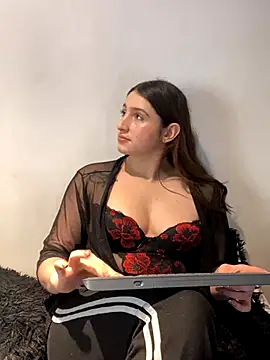 Snapshot of kamel-ayesha chatting on October 21, 2025, 5:35 pm kamel-ayesha online show from October 21, 2025, 5:35 pm