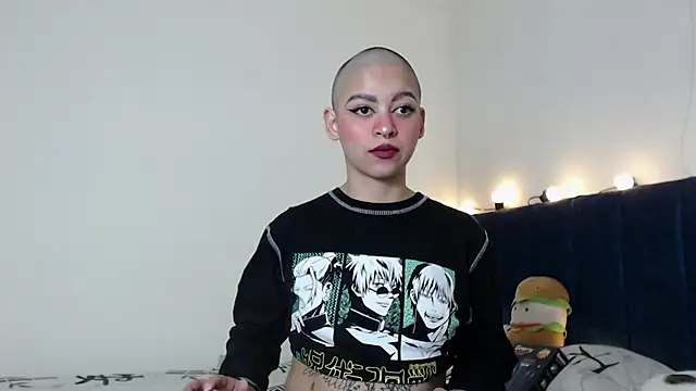 Snapshot of Bitsy_Messy chatting on December 19, 2024, 4:45 am Bitsy Messy online show from December 19, 2024, 4:45 am