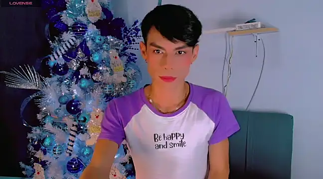 Snapshot of femboykeene chatting on December 4, 2024, 7:39 am femboykeene online show from December 4, 2024, 7:39 am