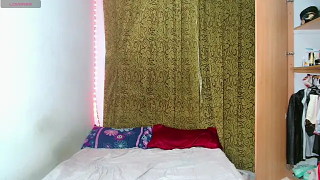 Snapshot of femboykeene chatting on October 18, 2025, 10:32 pm femboykeene online show from October 18, 2025, 10:32 pm