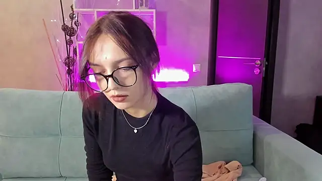 Snapshot of Kira_Ke11y chatting on January 9, 2025, 8:24 am Kira Ke11y online show from January 9, 2025, 8:24 am