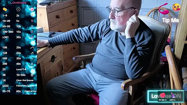 Adamdaddybear online show from September 28, 2025, 12:10 pm