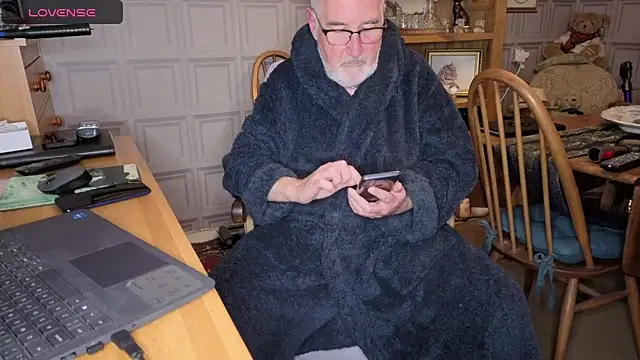 Adamdaddybear online show from October 16, 2025, 8:10 pm