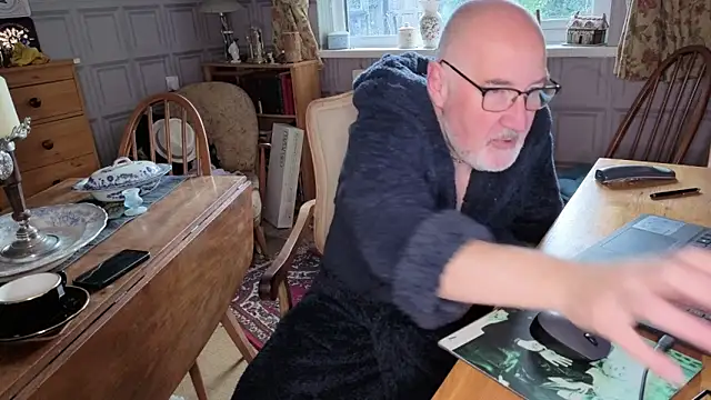 Adamdaddybear online show from October 27, 2025, 7:34 am