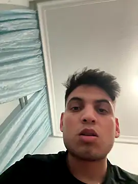 VzlnBoy2002 online show from December 3, 2025, 12:40 am