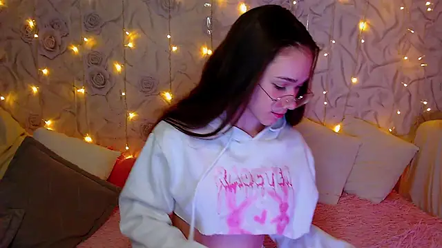 Snapshot of fluffy_kitty_ chatting on October 17, 2025, 3:25 pm fluffy kitty  online show from October 17, 2025, 3:25 pm