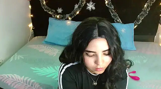 Snapshot of Miapeyton chatting on December 13, 2024, 3:32 pm Miapeyton online show from December 13, 2024, 3:32 pm