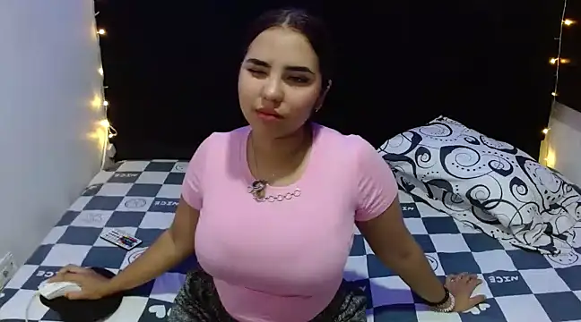 Snapshot of Miapeyton chatting on January 13, 2025, 3:26 pm Miapeyton online show from January 13, 2025, 3:26 pm