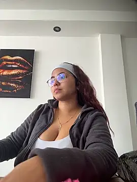 Snapshot of Miapeyton chatting on November 18, 2025, 3:27 pm Miapeyton online show from November 18, 2025, 3:27 pm