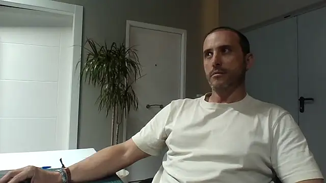 Lucas   81 online show from April 8, 2026, 6:52 pm