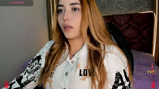 Snapshot of Lucia_star__ chatting on December 19, 2024, 7:18 pm Lucia star online show from December 19, 2024, 7:18 pm