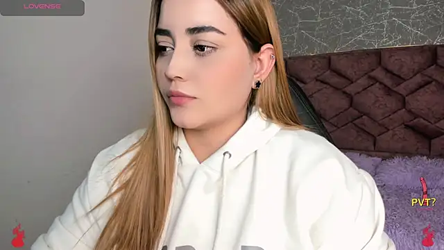 Snapshot of Lucia_star__ chatting on January 14, 2025, 7:53 pm Lucia star online show from January 14, 2025, 7:53 pm