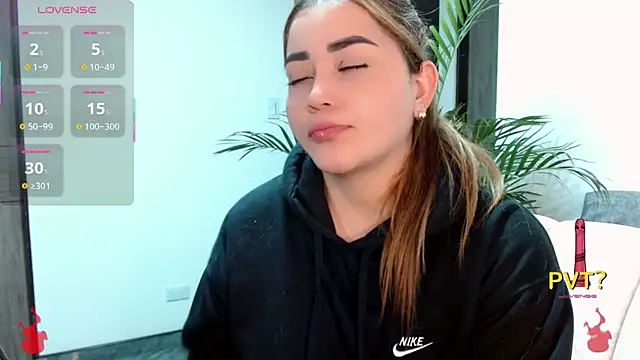 Lucia star   online show from October 19, 2025, 11:49 pm