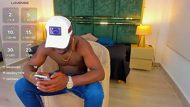 Latrellx7 online show from February 5, 2025, 2:05 pm