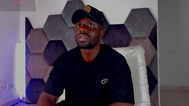 Latrellx7 online show from April 9, 2026, 3:39 am