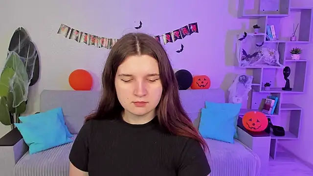 Snapshot of BonneyLove chatting on November 3, 2025, 5:36 pm BonneyLove online show from November 3, 2025, 5:36 pm