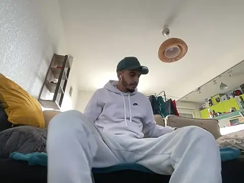 Rebeu313 online show from January 16, 2025, 1:58 pm