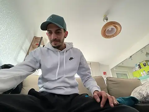 Rebeu313 online show from February 13, 2025, 2:52 pm