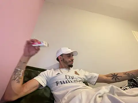 Rebeu313 online show from April 19, 2026, 3:17 am