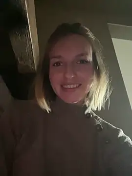 Snapshot of vilaineblonde chatting on October 21, 2025, 3:57 pm vilaineblonde online show from October 21, 2025, 3:57 pm