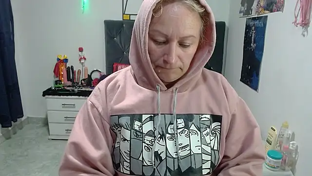 emperabigbootybigass online show from May 13, 2026, 12:24 pm