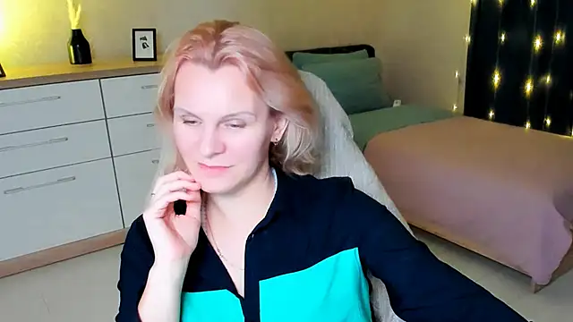 Louisa Bay online show from December 6, 2024, 7:01 pm