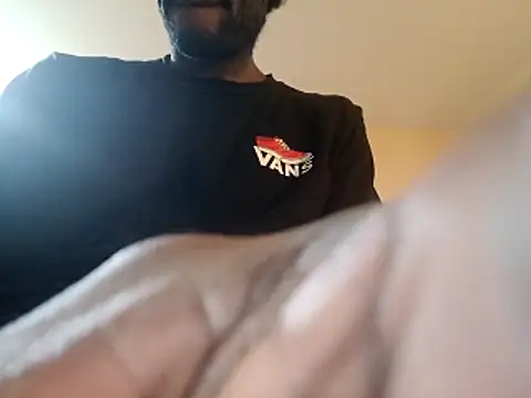 Snapshot of DevinToore chatting on October 19, 2025, 5:30 am DevinToore online show from October 19, 2025, 5:30 am